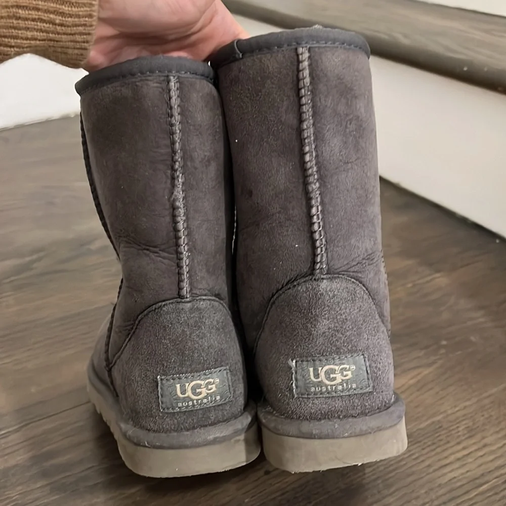 UGG - Picture 2 of 5